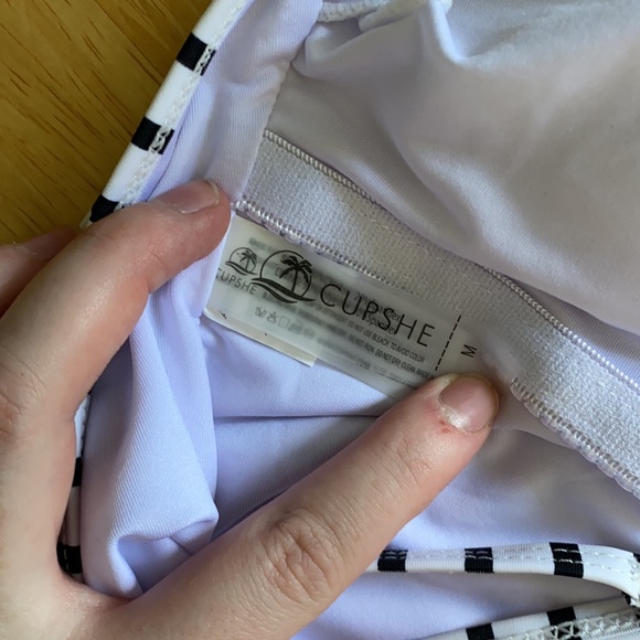 Cupshe One Piece - Picture 3 of 4